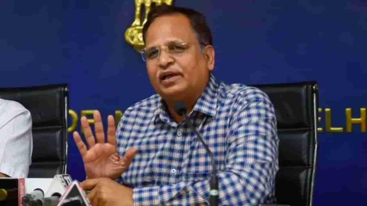 Satyendar Jain: కస్టడీలో ఉన్న ఢిల్లీ మంత్రి సత్యేందర్‌ జైన్‌కు అస్వస్థత.. ఆసుపత్రికి తరలింపు..