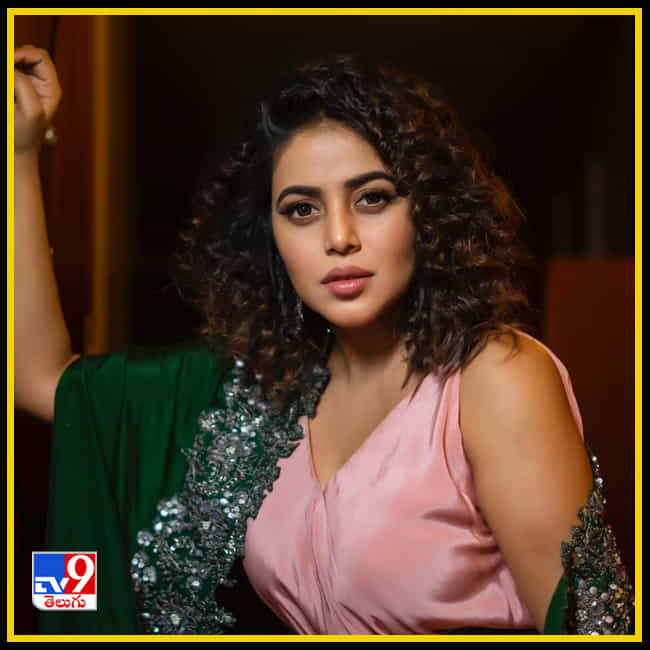 Shamna Kasim New Photos. Credit by:Shamna Kasim/Instagram