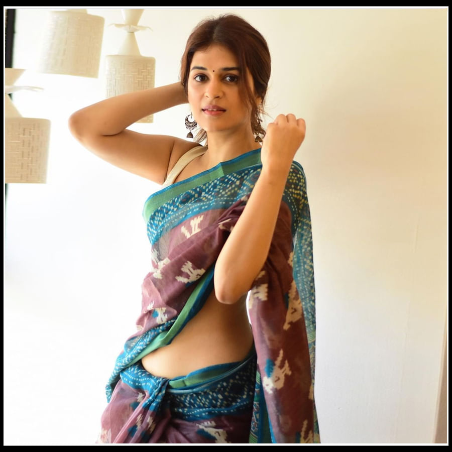 shraddha das: శ్రద్ధా గ్లామర్ చూడటానికి రెండు కళ్ళు సరిపోవడం లేదు గా