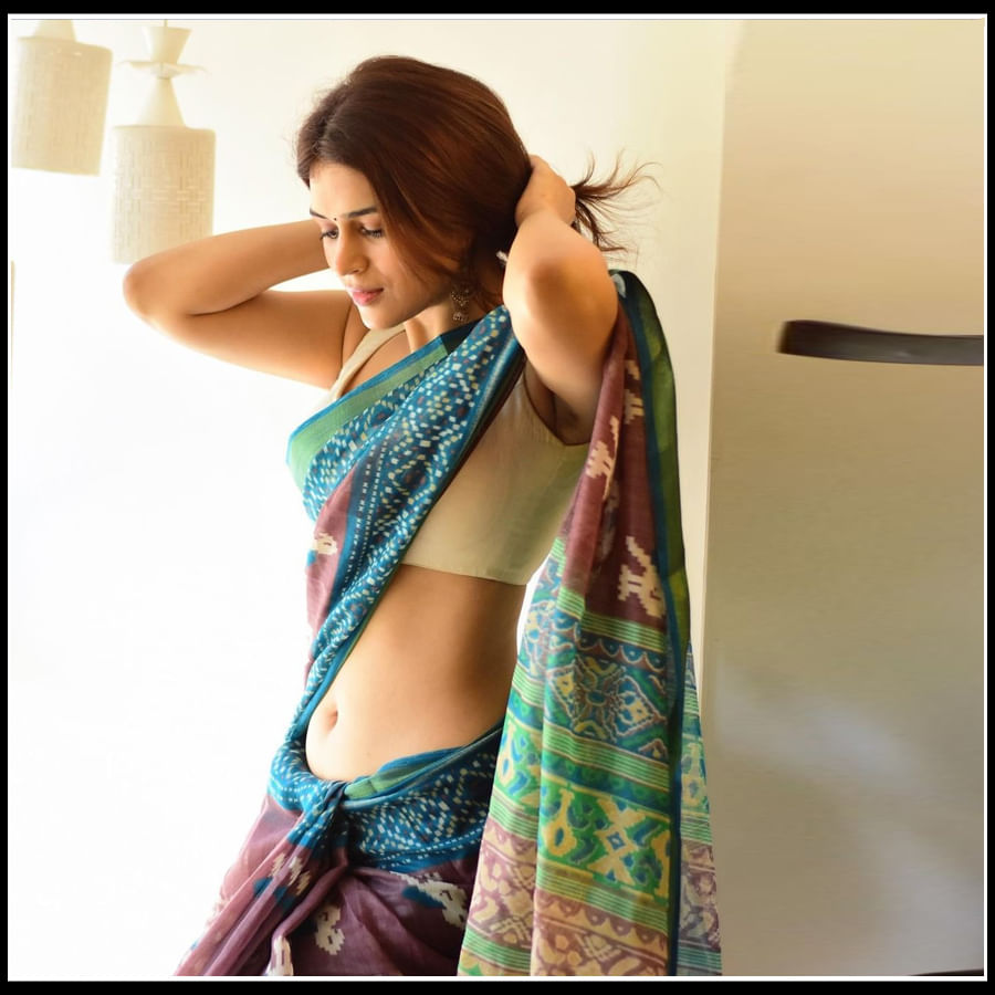 shraddha das: శ్రద్ధా గ్లామర్ చూడటానికి రెండు కళ్ళు సరిపోవడం లేదు గా