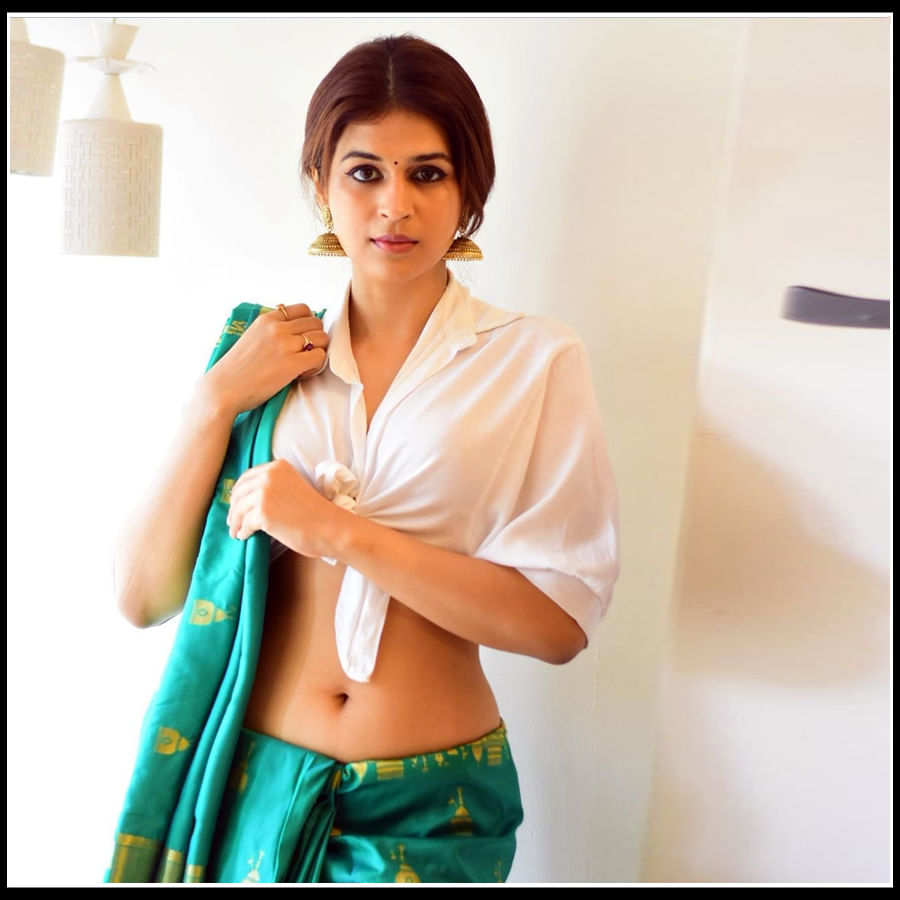 shraddha das: శ్రద్ధా గ్లామర్ చూడటానికి రెండు కళ్ళు సరిపోవడం లేదు గా