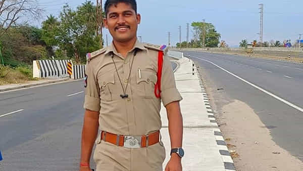 Anantapur: చీటింగ్కి కేరాఫ్ అడ్రస్.. అమాయక యువతులే ఈ ఎస్సై టార్గెట్.. లెక్కకు మించిన పాపాలు