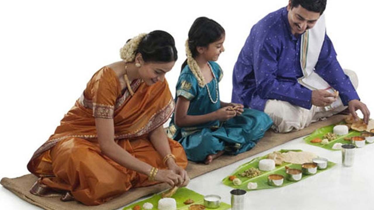 Health Tips: నేలపై కూర్చొని ఆహారం తినాలి.. శరీరానికి 5 అద్భుత ప్రయోజనాలు..!