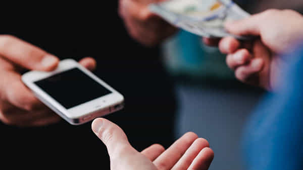 Smart Phone: స్మార్ట్ఫోన్ కొంటున్నారా.. అయితే ఈ విషయాలు తెలుసుకోవాల్సిందే..