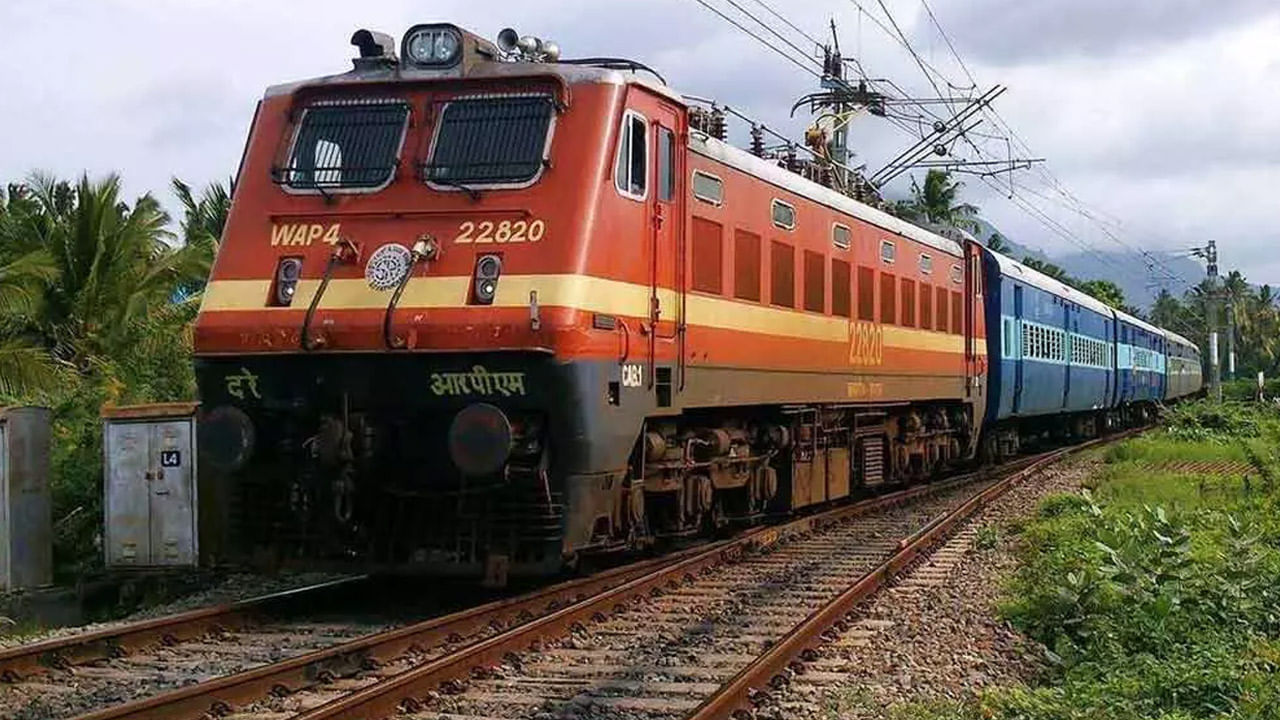 Indian Railways: ప్రయాణికులకు శుభవార్త చెప్పిన రైల్వేశాఖ.. టికెట్ బుకింగ్‌ పరిమితి పెంపు..