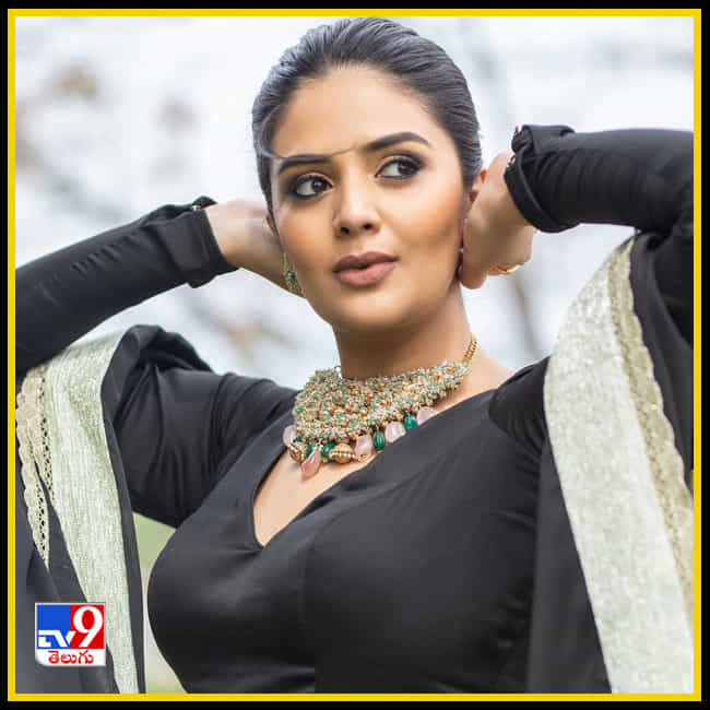 Sreemukhi New Photos. Credit by:Sreemukhi/Instagram