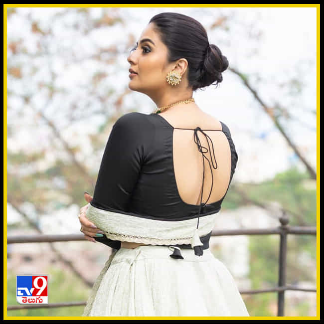 Sreemukhi New Photos. Credit by:Sreemukhi/Instagram