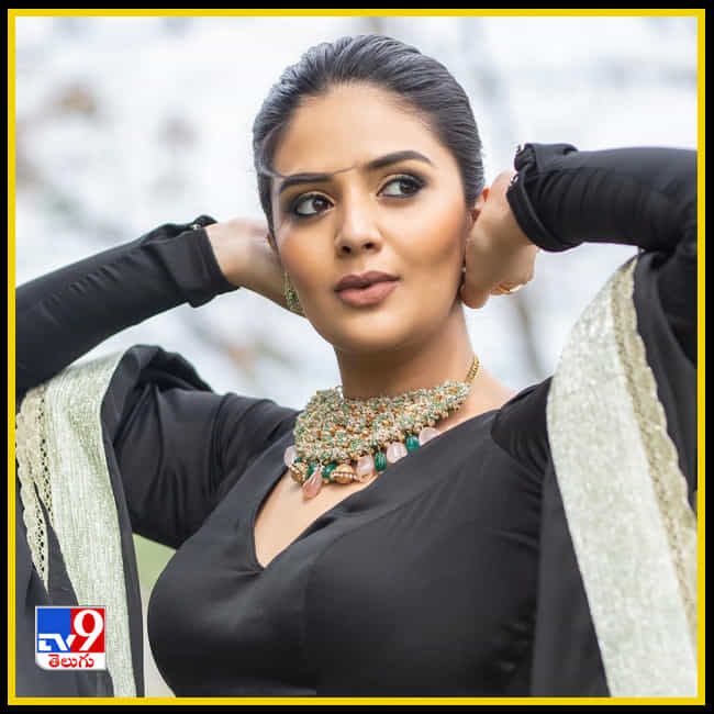 Sreemukhi New Photos. Credit by:Sreemukhi/Instagram