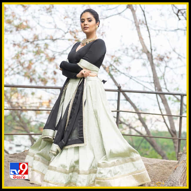 Sreemukhi New Photos. Credit by:Sreemukhi/Instagram