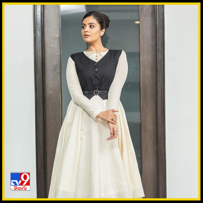 Sreemukhi New Photos. Credit by:Sreemukhi/Instagram