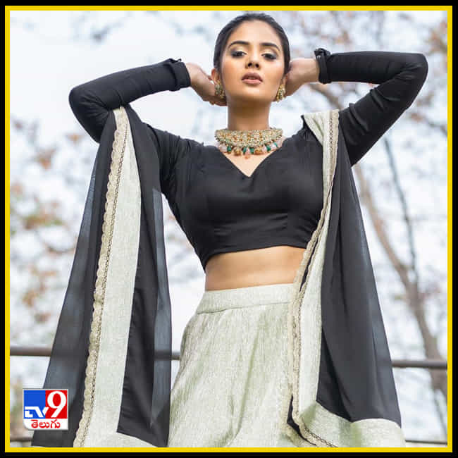 Sreemukhi New Photos. Credit by:Sreemukhi/Instagram
