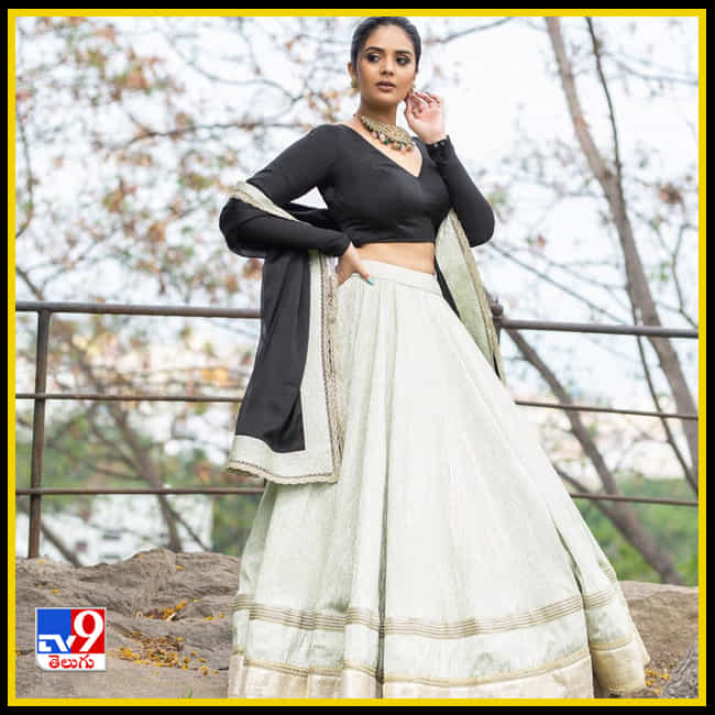 Sreemukhi New Photos. Credit by:Sreemukhi/Instagram
