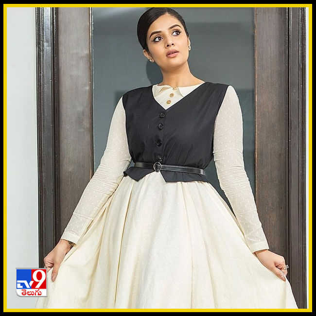 Sreemukhi New Photos. Credit by:Sreemukhi/Instagram