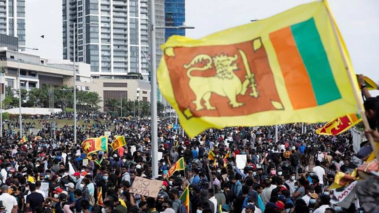 Sri Lanka: రోజురోజుకు తీవ్రమవుతున్న నిరసనలు.. 50 వ రోజుకు చేరిన ఆందోళనలు