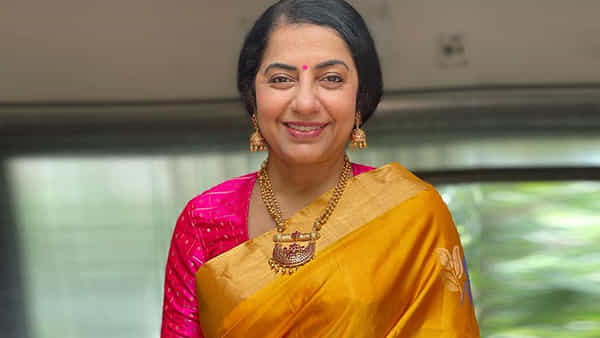 Suhasini: భాష వివాదంపై స్పందించిన నటి సుహాసిని.. ఆగ్రహం వ్యక్తం చేస్తున్న నెటిజన్స్..