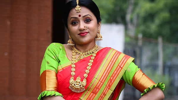 Anchor Suma: సుమకు తప్పిన పెను ప్రమాదం.. కాలు జారి పడిన యాంకరమ్మ..