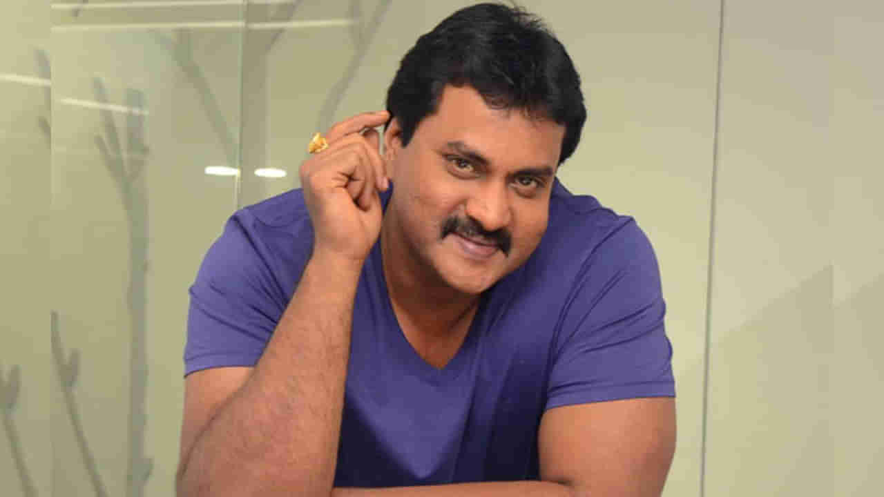 Sunil: ఎఫ్3లో  కామెడీతో కుమ్మేస్తాం.. నాన్ స్టాప్ నవ్వులే నవ్వులు అంటున్న సునీల్