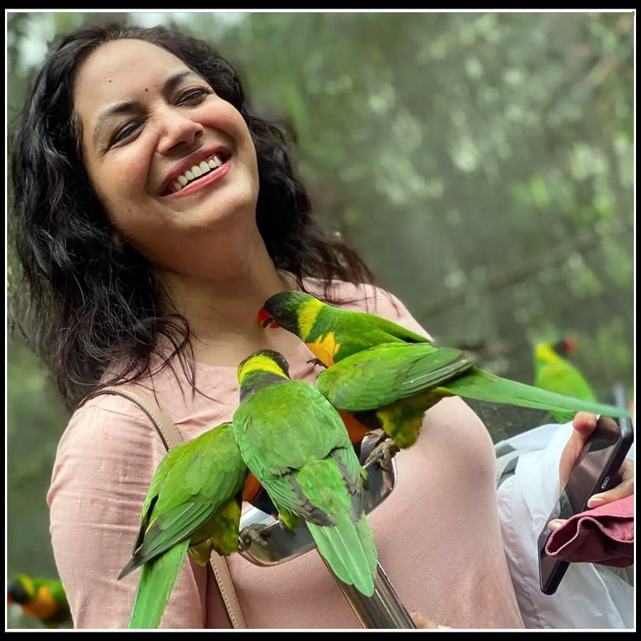 singer sunitha: పక్షులతో సింగర్ సునీత.. వైరల్ అవుతున్న ఫొటోస్