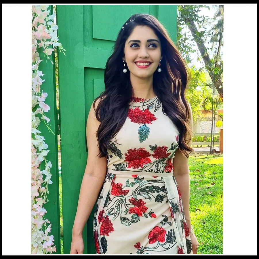 Surbhi: వయ్యారాలు వలకబోస్తున్న స్వప్న సుందరి సురభి...