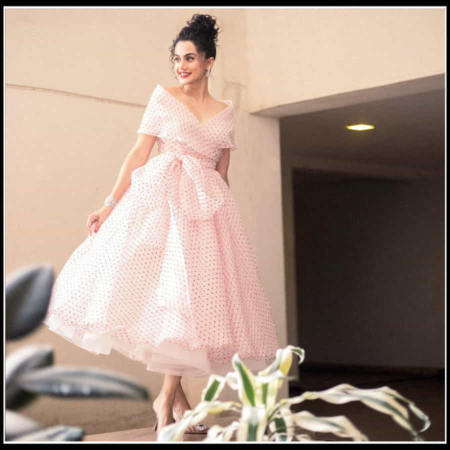 Taapsee Pannu: అందం తో ఆకట్టుకుంటున్న తాప్సీ పన్ను న్యూ ఫొటోస్