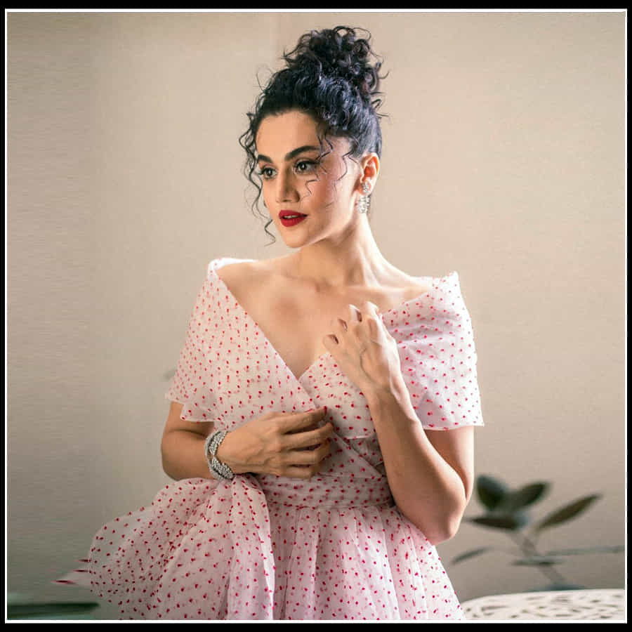 Taapsee Pannu: అందం తో ఆకట్టుకుంటున్న తాప్సీ పన్ను న్యూ ఫొటోస్