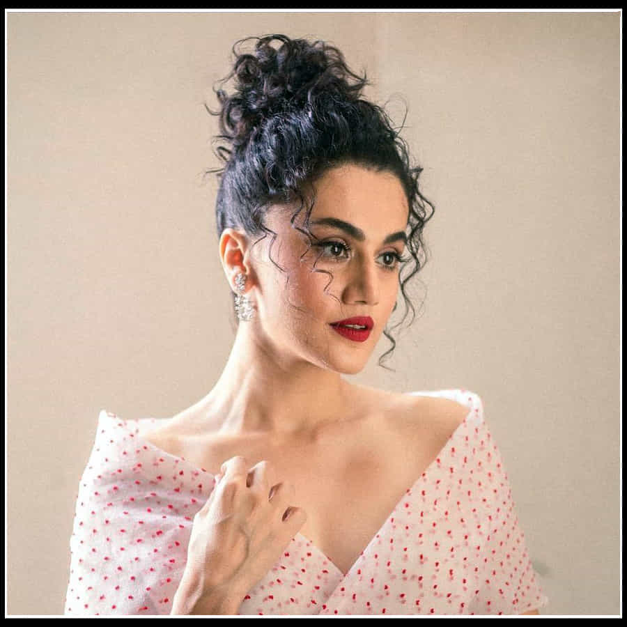 Taapsee Pannu: అందం తో ఆకట్టుకుంటున్న తాప్సీ పన్ను న్యూ ఫొటోస్