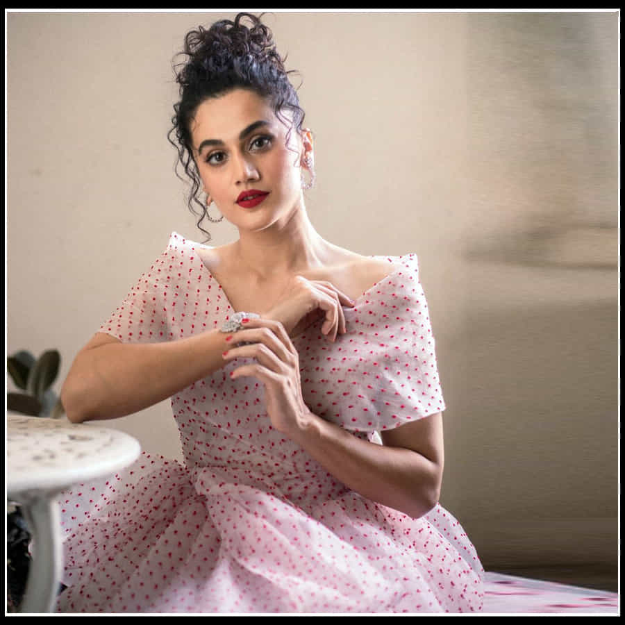 Taapsee Pannu: అందం తో ఆకట్టుకుంటున్న తాప్సీ పన్ను న్యూ ఫొటోస్