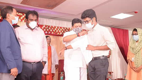 Tamil Vs Sanskrit: వైద్య విద్యార్థులతో సంస్కృతంలో ప్రమాణం.. మెడికల్ కాలేజీ డీన్ నిర్ణయంపై స్టాలిన్ సర్కార్ సీరియస్..