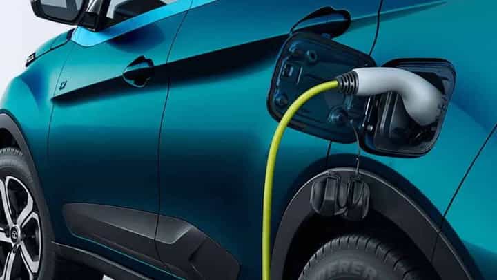 Electric Vehicles: ఎలక్ట్రిక్ వాహనాలు కొనేవారికి గుడ్ న్యూస్.. లోన్ వడ్డీ రేట్ల తగ్గింపు.. Electric Vehicles: ఎలక్ట్రిక్ వాహనాలు కొనేవారికి గుడ్ న్యూస్.. లోన్ వడ్డీ రేట్ల తగ్గింపు..