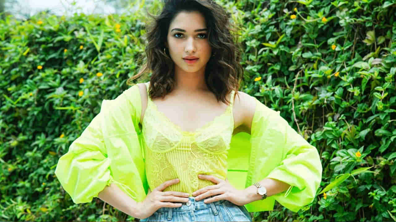 Tamannaah Bhatia: అబ్బాయిలా మారిన తమన్నా.. ఎందుకో తెలుసా.. వైరల్ అవుతున్న వీడియో..