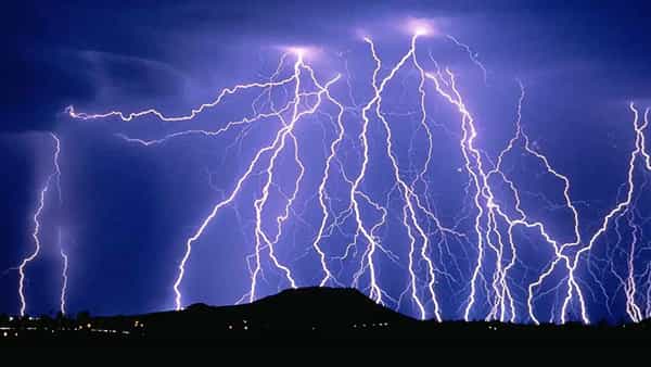 AP Weather Alert: ఏపీలోని ఈ ప్రాంత వాసులకు వార్నింగ్.. మరికొన్ని గంటల్లో పిడుగులు పడే అవకాశం..!
