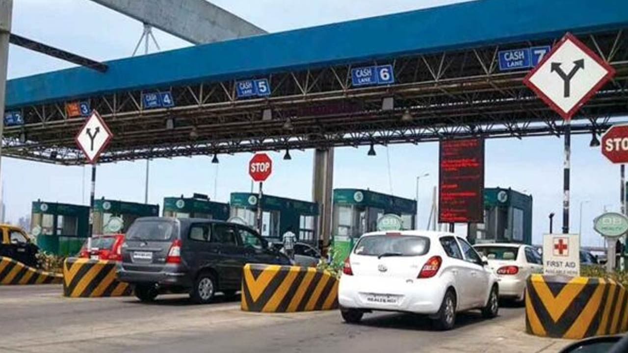 GPS Based Toll: వెయిటింగ్ లేకుండా టోల్ చెల్లింపులకు కొత్త రూల్స్.. ప్రతి మీటర్ ప్రయాణానికీ ఛార్జ్ వసూలు..