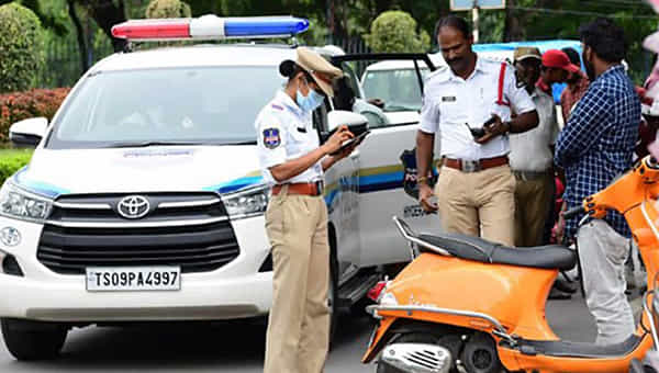 Hyderabad: పెండింగ్ చలాన్లు చెల్లించలేదా.? బీకేర్ ఫుల్.. మీ ఇంటికి పోలీసులు వస్తుండొచ్చు..