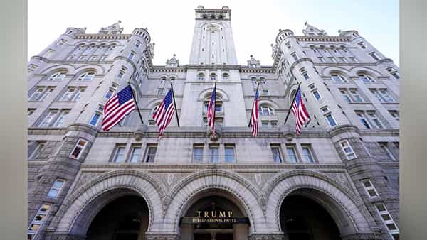 Trump Hotel: ఆర్థిక కష్టాల్లో ట్రంప్?.. అతిపెద్ద హోటల్ విక్రయం.. బోర్డు పీకేసిన సీజీఐ మర్చంట్..!