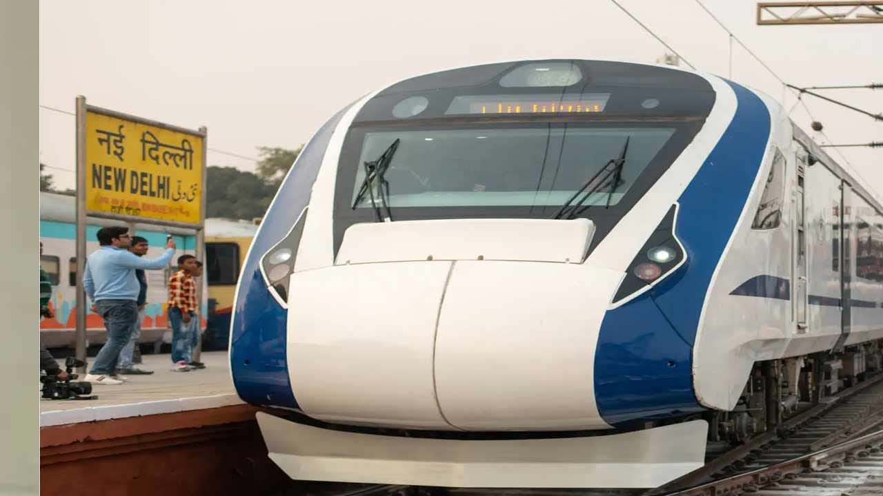 Vande Bharat Trains: ప్రతి నెలా నాలుగు వందే భారత్ రైళ్లు.. కీలక ప్రకటన చేసిన కేంద్ర రైల్వే మంత్రి