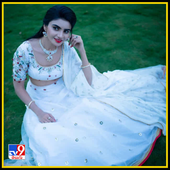 Jabardasth Varsha New Photos. Credit by:Jabardasth Varsha/Instagram