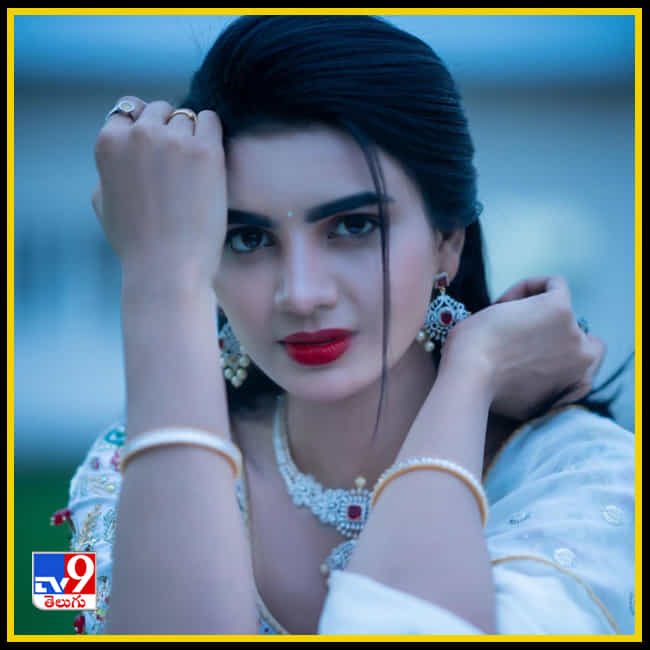 Jabardasth Varsha New Photos. Credit by:Jabardasth Varsha/Instagram