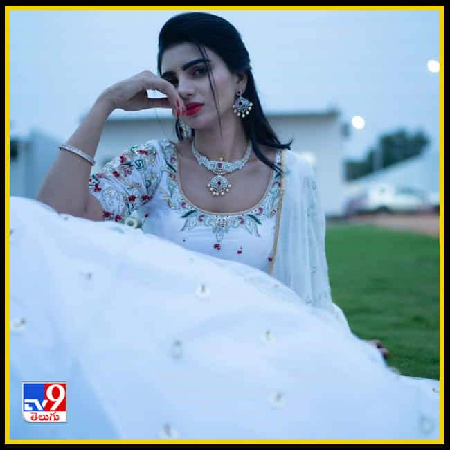 Jabardasth Varsha New Photos. Credit by:Jabardasth Varsha/Instagram