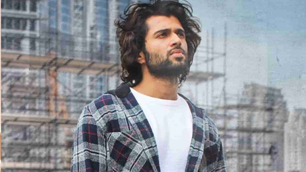 Vijay Devarakonda: నా కెరీర్‏లోనే అత్యంత పెద్ద సినిమా ఇదే.. ఆసక్తికర వీడియో షేర్ చేసిన విజయ్ దేవరకొండ..