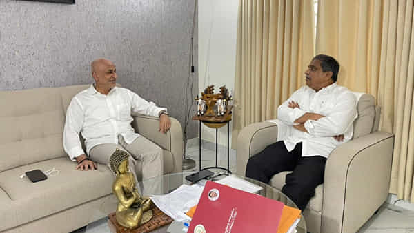 AP Politics: సీఎం జగన్ మాటే మా బాట.. ఊహాగానాలకు చెక్ పెట్టిన వైసీపీ ట్రబుల్ షూటర్లు..