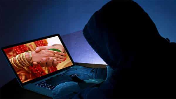 Cyber Crime: ఇన్స్టాలో ఇష్టమన్నాడు, ప్రేయసికి రూ.కోటి బహుమతి అని చెప్పాడు.... కట్ చేస్తే..!!