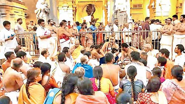 Yadadri: యాదాద్రిలో కంచికామకోటి పీఠాధిపతి.. రేపటి నుంచి నరసింహుడి జయంత్యోత్సవాలు