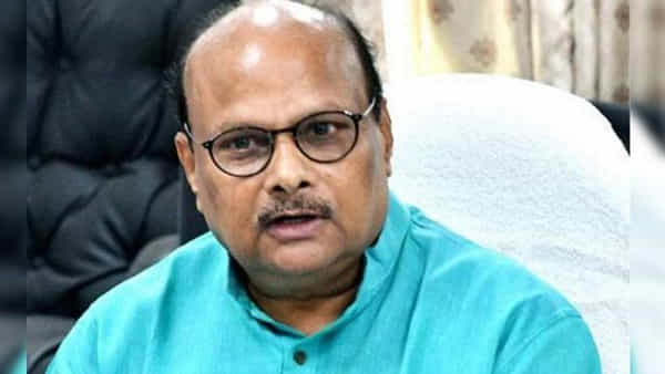 AP News: స్థలం కేటాయించనంత మాత్రాన మహానాడు ఆగదు.. జగన్పై యనమల ఫైర్..