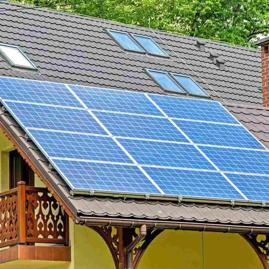 100 యూనిట్లు విక్రయించినా, మిగిలిన 200 యూనిట్లను ప్రభుత్వానికి విక్రయించవచ్చు. ప్రతి రాష్ట్రంలో నిర్ణయించిన రేటు ప్రకారం మీకు చెల్లించబడుతుంది. అదేవిధంగా రెండు కిలోవాట్ల సోలార్ ప్లాంట్ ఏర్పాటు చేయాలంటే అంచనా వ్యయం రూ.76,000. కేంద్ర ప్రభుత్వం నుంచి వచ్చే సబ్సిడీ 30,400. అప్పుడు రాష్ట్ర ప్రభుత్వం ప్రకారం.. సబ్సిడీ పొందడానికి వివిధ నియమాలు ఉన్నాయి.