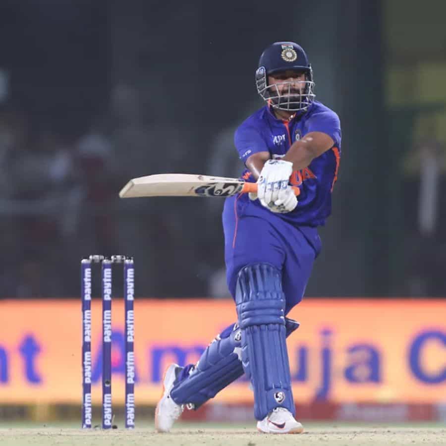 జూన్ 12న కటక్‌లో జరగనున్న రెండో మ్యాచ్‌లోనైనా పంత్‌ టీమిండియాను విజయాల బాటలో నడిపించాలని అభిమానులు కోరుకుంటున్నారు.