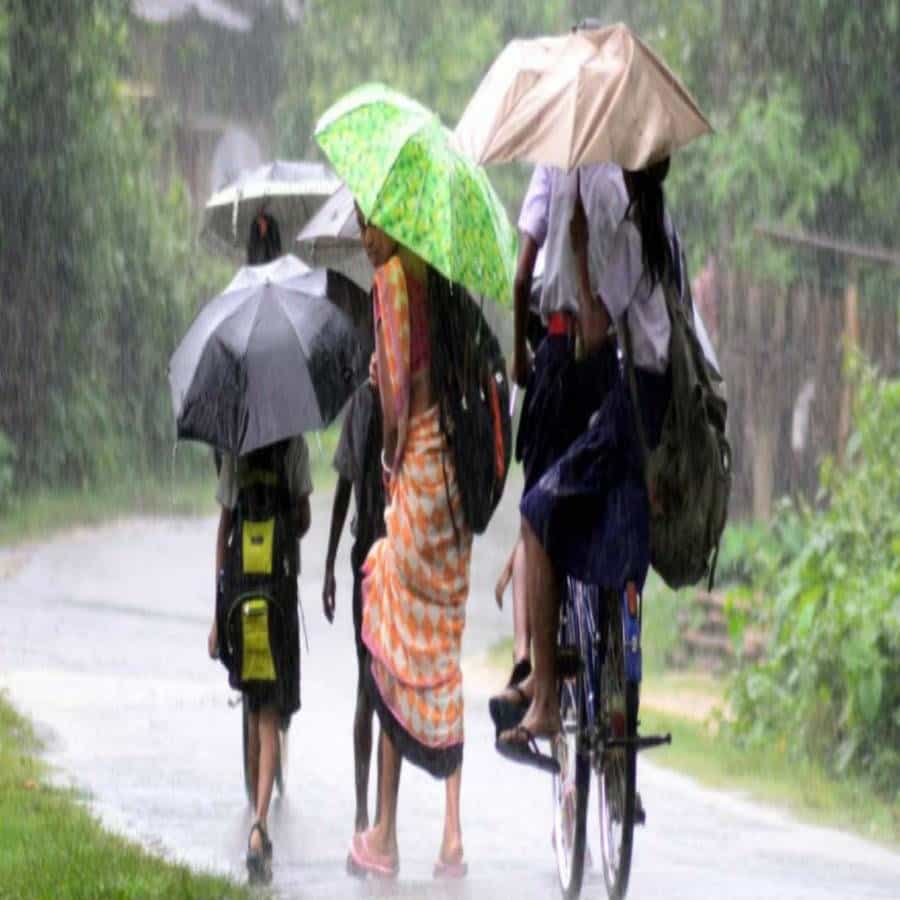 అసోం: వర్షాలు కురుస్తున్న సమయంలో కొండ ప్రాంతాల్లో షికారు అద్భుతమైన అనుభవం. ఈ రాష్ట్రంలోని అనేక ప్రాంతాలలో అందమైన దృశ్యాలు కనువిందు చేస్తాయి.