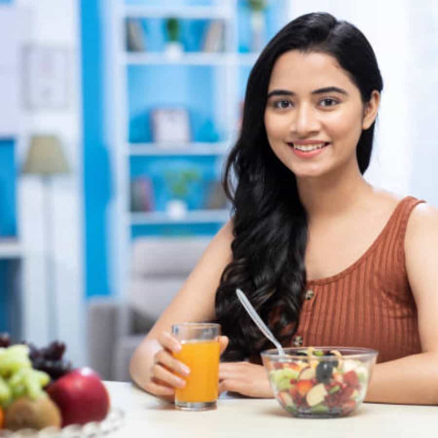 ఈ డ్రింక్ను ప్రతిరోజూ బ్రేక్ ఫాస్ట్కి ముందు తాగితే కొవ్వు తగ్గడమే కాకుండా బరువు కూడా అదుపులో ఉంటుంది. చర్మ ఆరోగ్యం కూడా మెరుగుపడుతుంది.
