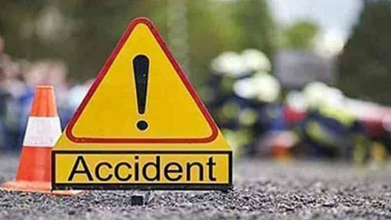 Accident: కాలువలోకి దూసుకెళ్లిన ట్రక్కు.. ఏడుగురు భవన నిర్మాణ కూలీల బతుకు ఛిద్రం