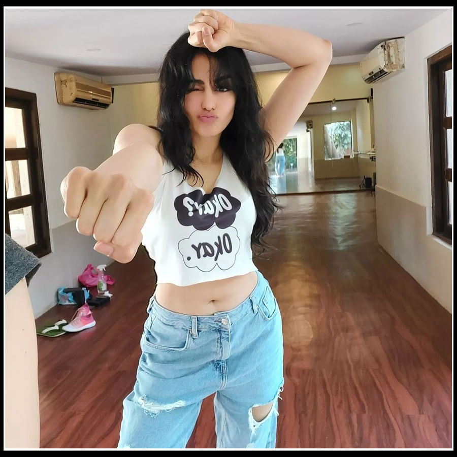 Adah Sharma: న్యూ ఫొటోస్ తో  మతిపోగొడుతున్న ముద్దుగుమ్మ ఆదాశర్మ..