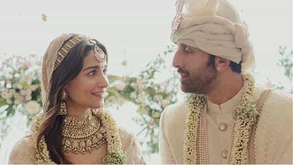 Ranbir Kapoor: వివాహమైన మరుసటి రోజే షూటింగ్కు వెళ్లాం.. మ్యారేజ్ లైఫ్పై చాక్లెట్ బాయ్ ఇంట్రెస్టింగ్ కామెంట్స్..